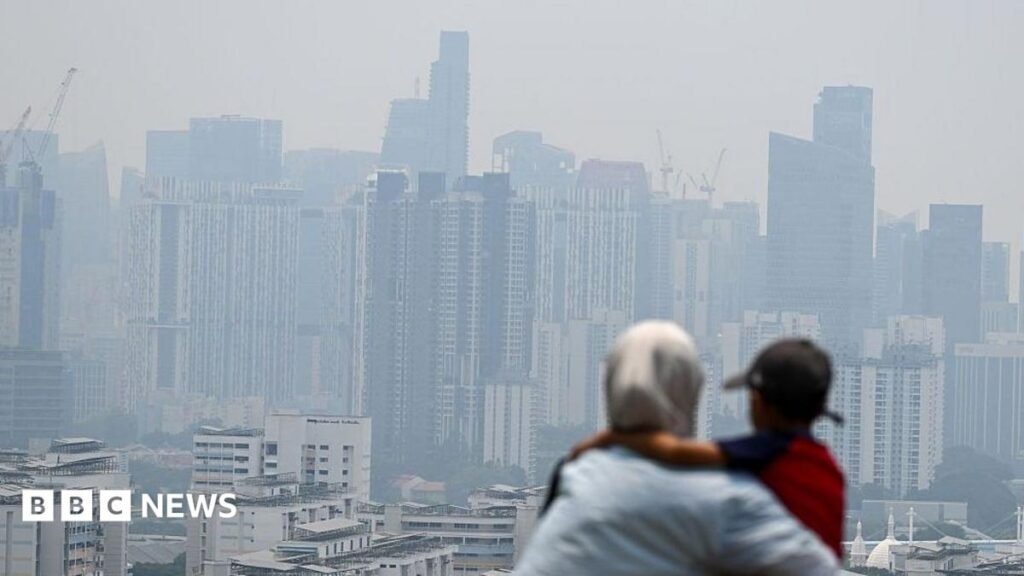 Singapur ve Malezya, aylardır süren Endonezya orman yangınları nedeniyle zehirli sisle kaplı