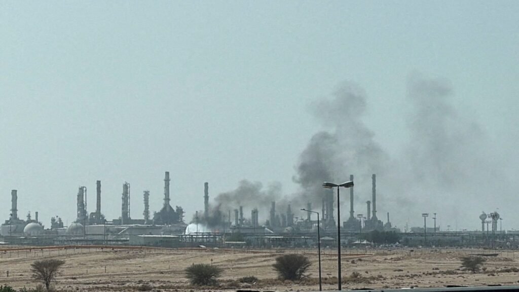 Suudi şehirlerde patlamalar, Yemen çatışması tırmanıyor Suudi şehirlerde patlamalar, Yemen çatışması tırmanıyor