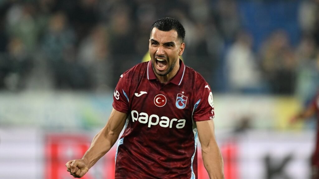 Trabzonspor Rizespor’u fırtına gibi geçti, Beşiktaş Başakşehir’i yendi Trabzonspor Rizespor'u fırtına gibi geçti, Beşiktaş Başakşehir'i yendi
