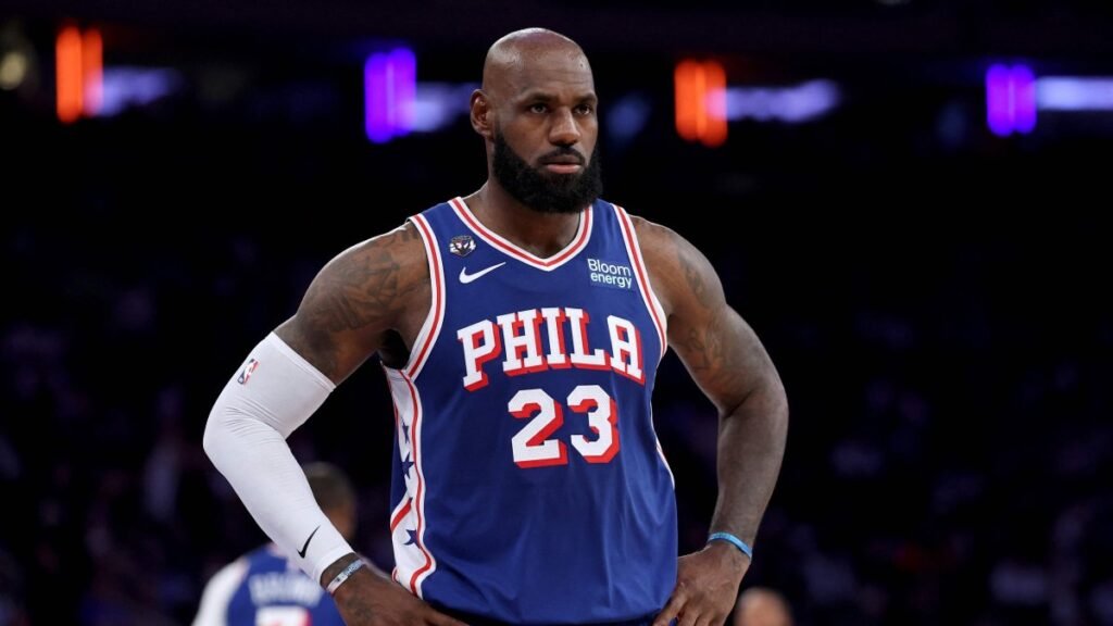 Trump, LeBron James'in ulusal marş sırasında ABD'ye saygısızlık ettiğini söyledi