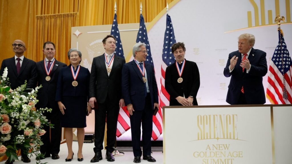 Trump, Microsoft vize baskısı arasında Musk ve teknoloji devlerini onurlandırdı Trump, Microsoft vize baskısı arasında Musk ve teknoloji devlerini onurlandırdı