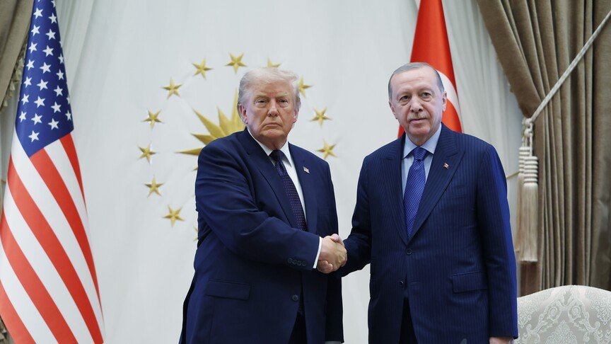 Trump, Türkiye’deki Türk Devletleri Teşkilatı zirvesini görüşmek üzere Erdoğan ile görüştü Trump, Türkiye'deki Türk Devletleri Teşkilatı zirvesini görüşmek üzere Erdoğan ile görüştü