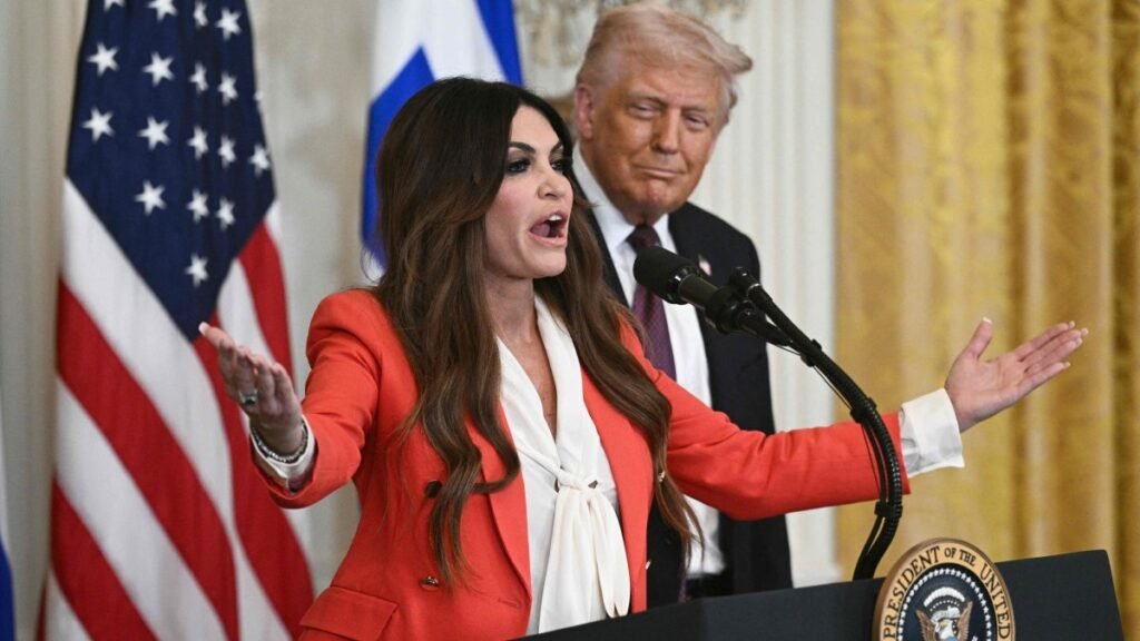 Trump’un Yunanistan büyükelçisinden etik skandalı nedeniyle istifa istendi Trump'un Yunanistan büyükelçisinden etik skandalı nedeniyle istifa istendi
