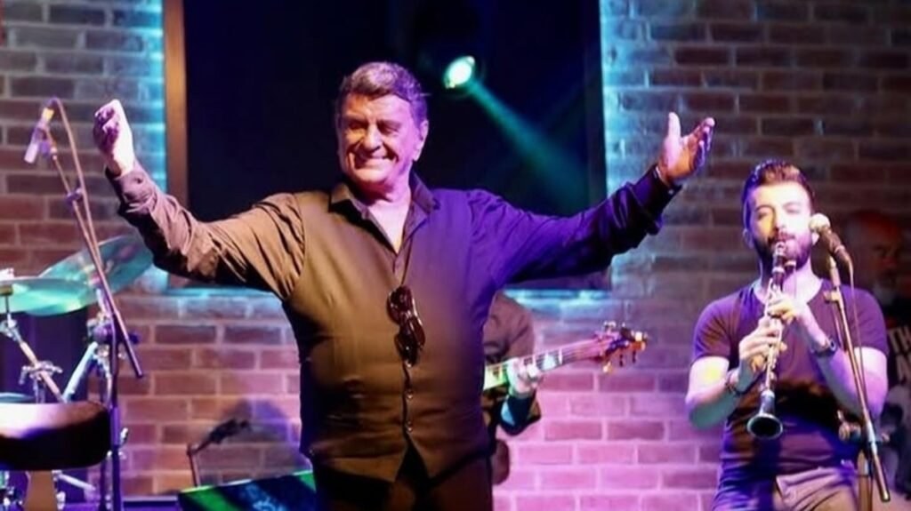 Türk pop efsanesi Alpay 91 yaşında hayatını kaybetti Türk pop efsanesi Alpay 91 yaşında hayatını kaybetti