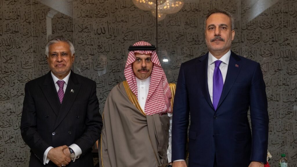 Türk yetkililer, Mekke ittifakının hız kazanmasıyla Riyad’ı ziyaret etti Türk yetkililer, Mekke ittifakının hız kazanmasıyla Riyad'ı ziyaret etti
