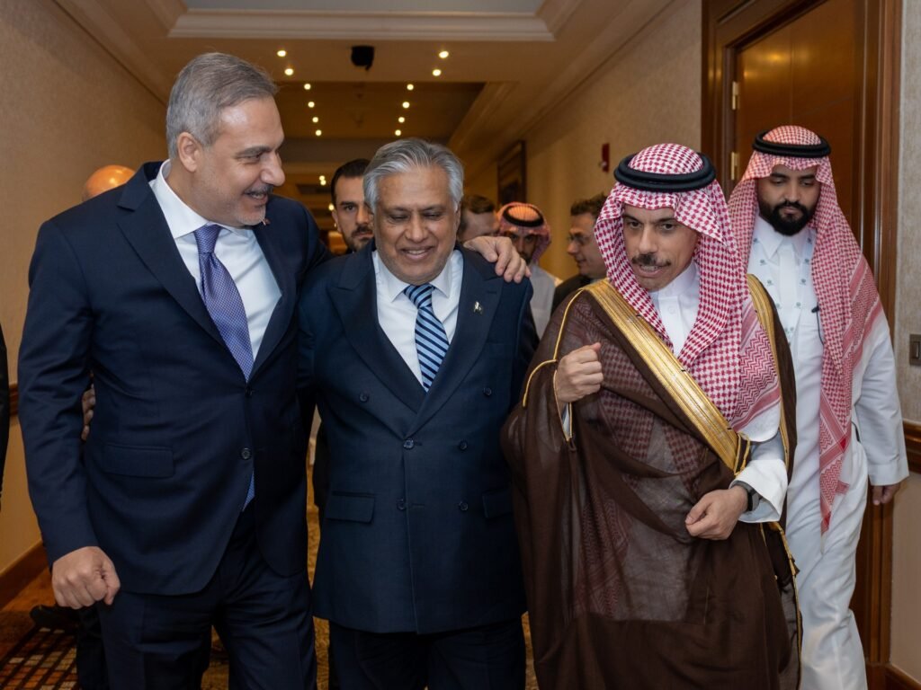 Türkiye, Pakistan Suudi Arabistan asker konuşlandırma konusunda anlaştı Türkiye, Pakistan Suudi Arabistan asker konuşlandırma konusunda anlaştı