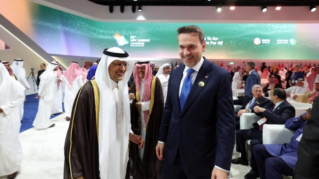 Türkiye, Suudi Arabistan, Ürdün ve Suriye ile mega enerji bağlantısı görüşüyor Türkiye, Suudi Arabistan, Ürdün ve Suriye ile mega enerji bağlantısı görüşüyor