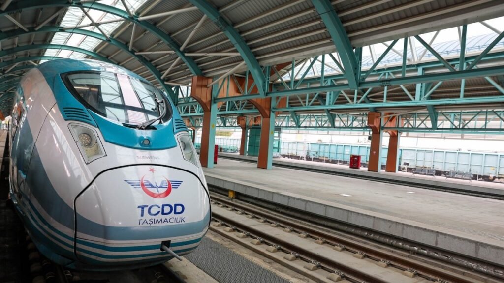 Türkiye, önümüzdeki yıl ulaşım için 20 milyar dolardan fazla harcama yapmayı öngörüyor Türkiye, önümüzdeki yıl ulaşım için 20 milyar dolardan fazla harcama yapmayı öngörüyor