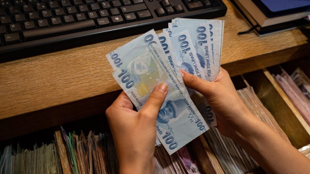 Türkiye tasfiye edilen fonlardaki yatırımcılarına ara ödemelere başladı