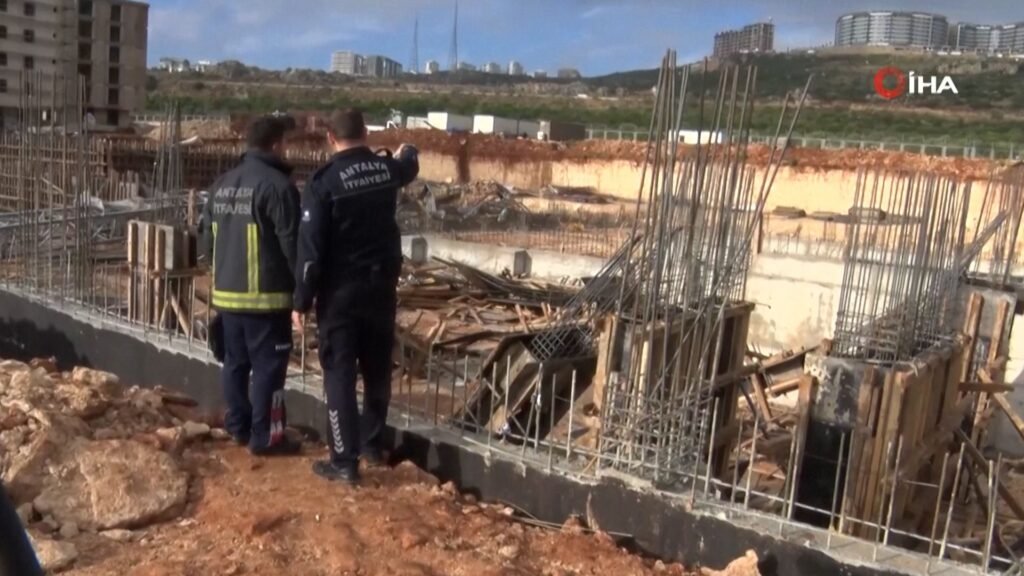 Türkiye’deki inşaat alanında yıkıcı tornado vurdu Türkiye'deki inşaat alanında yıkıcı tornado vurdu