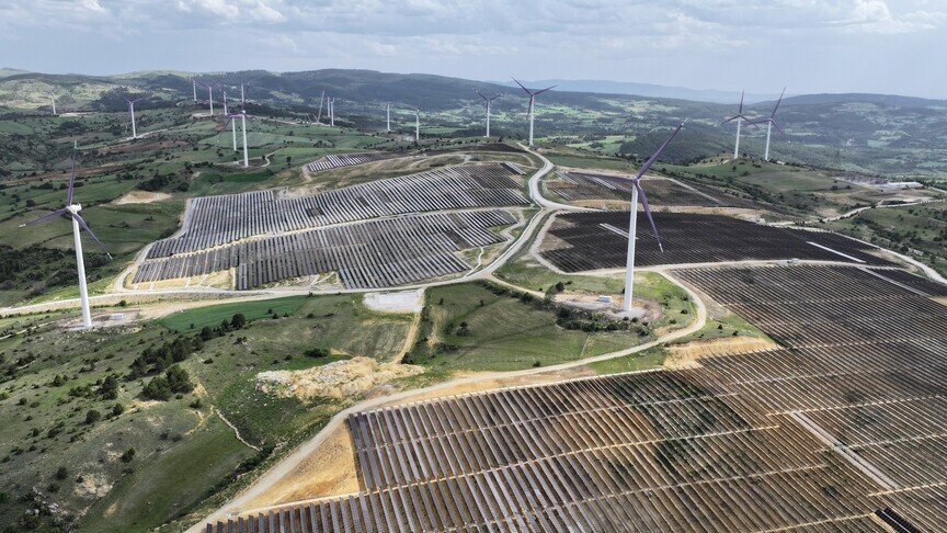Türkiye’nin yenilenebilir enerji artışı, düşük yakıt maliyetleri sağlıyor Türkiye'nin yenilenebilir enerji artışı, düşük yakıt maliyetleri sağlıyor