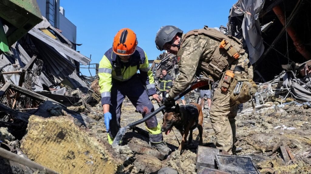 Ukrayna Rus saldırıları ekonomiyi sarstıkça savaş fonları arıyor Ukrayna Rus saldırıları ekonomiyi sarstıkça savaş fonları arıyor