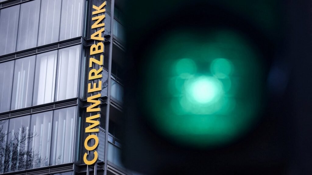 UniCredit'e Commerzbank devralımı için ECB onayı geldi