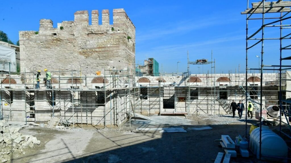 Uzunca bir süre kaybolan Osmanlı camisi İstanbul siluetine dönecek Uzunca bir süre kaybolan Osmanlı camisi İstanbul siluetine dönecek