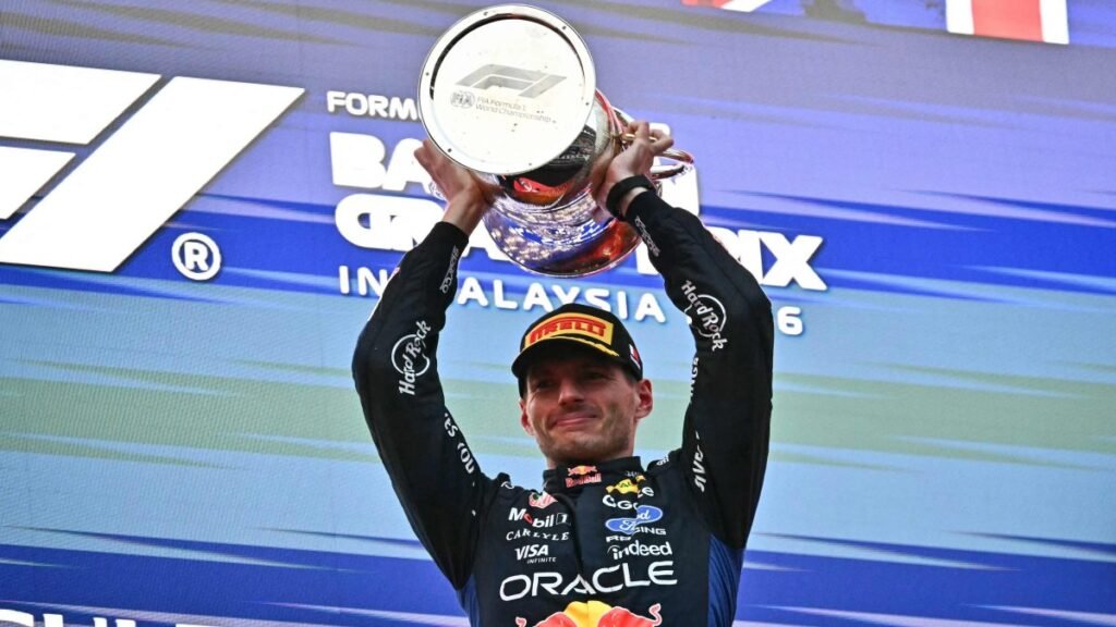 Verstappen, Sepang'daki yağışlı Bahreyn GP'de sezonun ilk zaferini aldı
