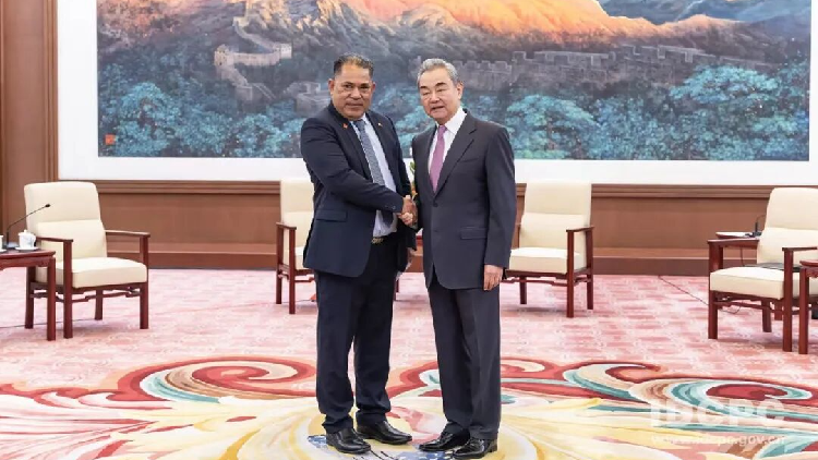 Wang Yi, Pasifik Adaları Ülkeleri liderleriyle bir araya geldi Wang Yi, Pasifik Adaları Ülkeleri liderleriyle bir araya geldi
