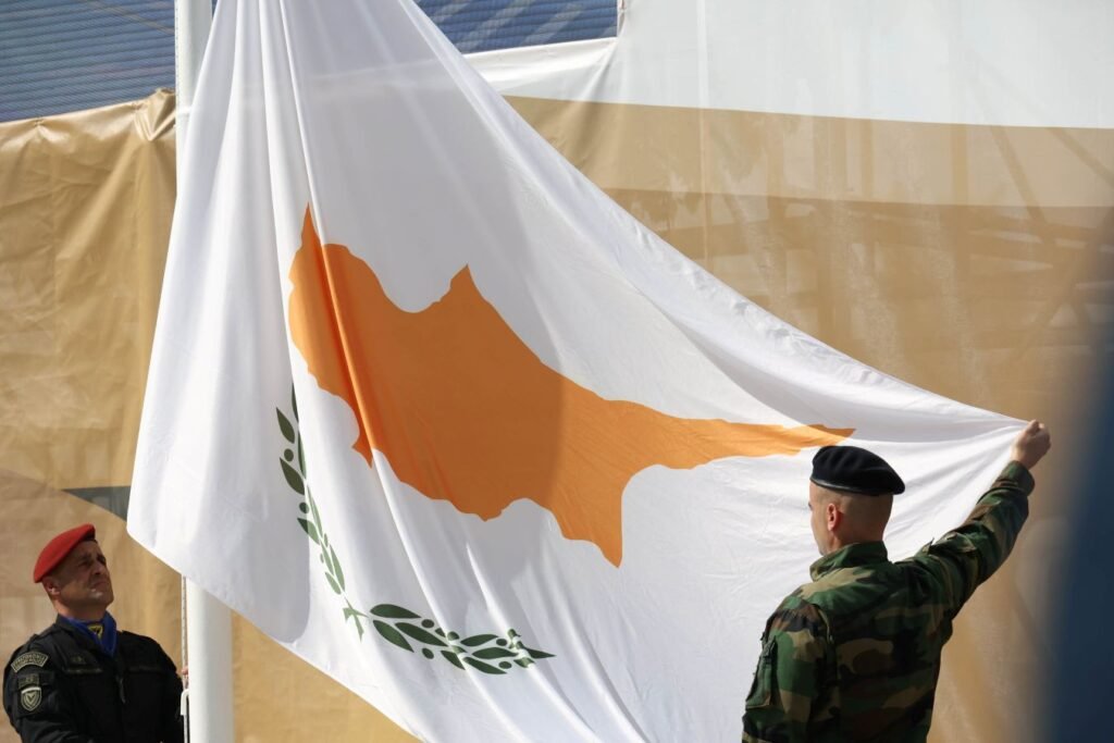 Yeni silahlar, ABD ve Fransa Kıbrıs geçit töreninde Yeni silahlar, ABD ve Fransa Kıbrıs geçit töreninde