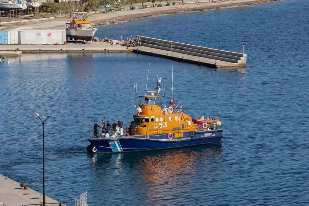 Yunanistan’ın Samos Adası açıklarında göçmenler teknede hayatını kaybetti Yunanistan'ın Samos Adası açıklarında göçmenler teknede hayatını kaybetti