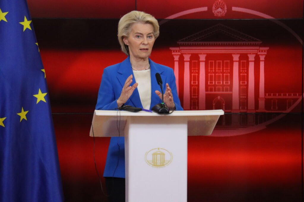 AB Komisyonu Başkanı von der Leyen: “Kuzey Makedonya AB’ye ait” AB Komisyonu Başkanı von der Leyen: "Kuzey Makedonya AB'ye ait"
