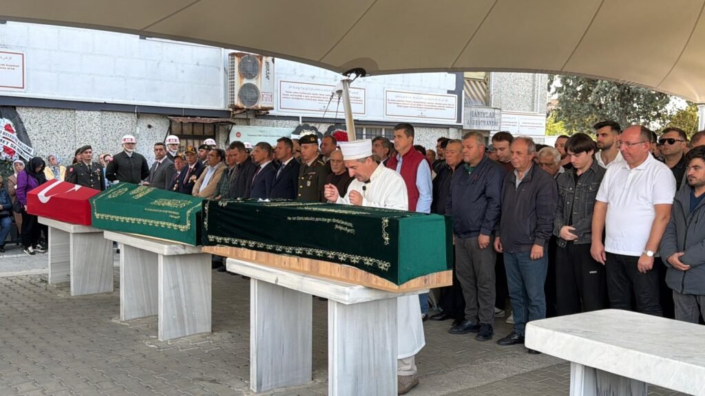 Gemi kazasında yaşamını yitiren Orhan Bekret defnedildi Gemi kazasında yaşamını yitiren Orhan Bekret defnedildi
