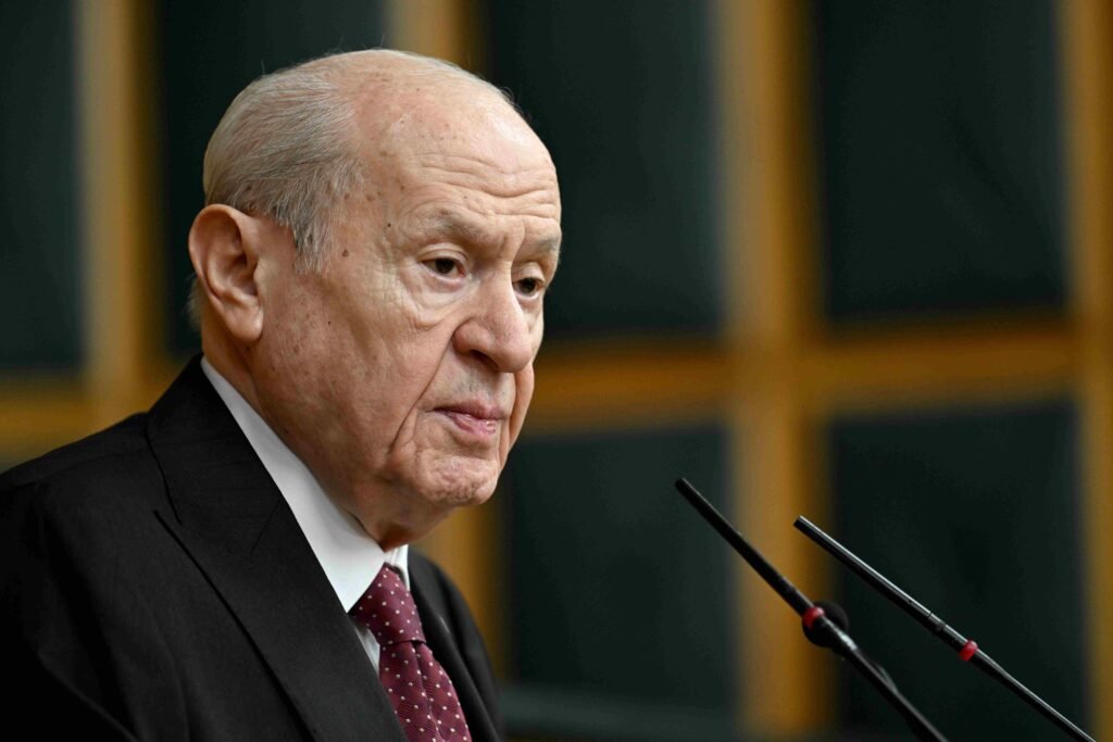 Bahçeli’den Libya ile deniz yetki anlaşmasına ilişkin açıklama: “Türkiye’nin Doğu Akdeniz’deki hak ve menfaatlerinin dayanağını güçlendiren önemli bir gelişme” Bahçeli'den Libya ile deniz yetki anlaşmasına ilişkin açıklama: “Türkiye'nin Doğu Akdeniz'deki hak ve menfaatlerinin day
