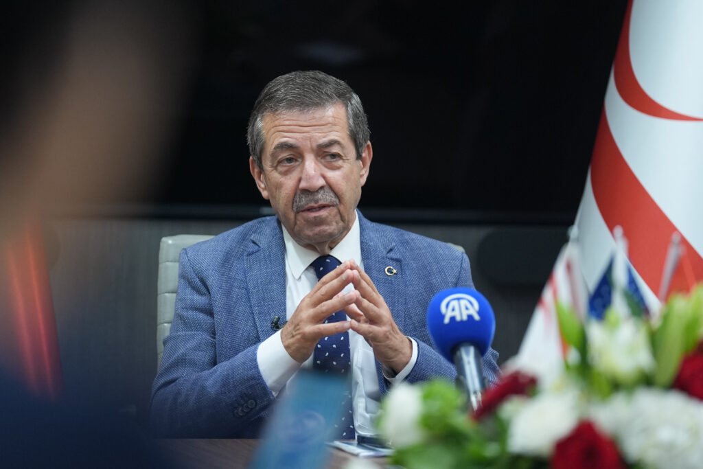 Ertuğruloğlu’ndan Washington’da iki komşu egemen eşit devlet vurgusu Ertuğruloğlu'ndan Washington'da iki komşu egemen eşit devlet vurgusu