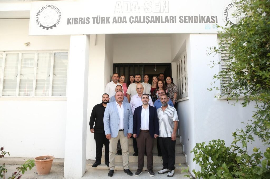 Aktunç: “Lefkoşa yıllardır temel sorunlarına kalıcı çözümler üretemeyen bir anlayışla yönetildi” Aktunç: "Lefkoşa yıllardır temel sorunlarına kalıcı çözümler üretemeyen bir anlayışla yönetildi"