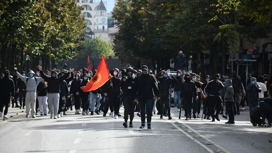 Arnavutluk’ta öğrencilerin düzenlediği protestolar sürüyor Arnavutluk'ta öğrencilerin düzenlediği protestolar sürüyor