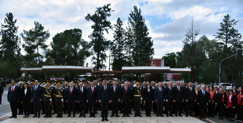 29 Ekim Cumhuriyet Bayramı… Lefkoşa Atatürk Anıtı’nda tören düzenlendi 29 Ekim Cumhuriyet Bayramı... Lefkoşa Atatürk Anıtı'nda tören düzenlendi