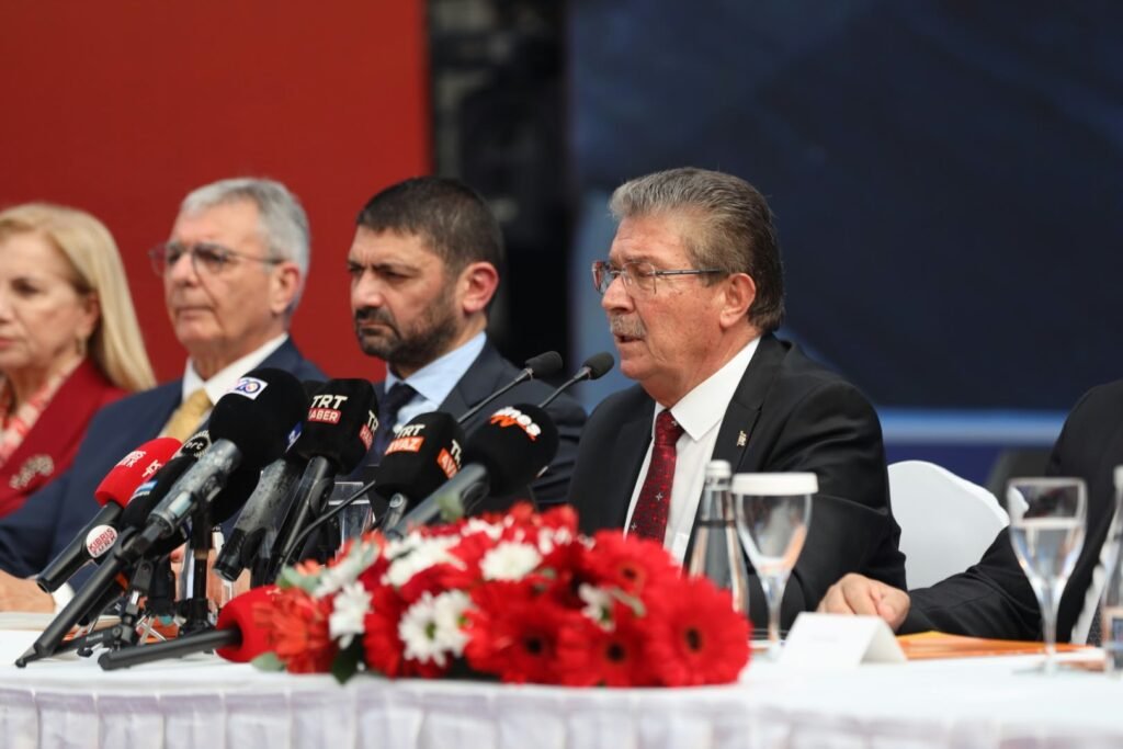 Üstel: “Biz konuşmuyoruz, çalışıyoruz. Yeni dönemde de halkımızın hayatına dokunan projeleri hayata geçireceğiz” Üstel: “Biz konuşmuyoruz, çalışıyoruz. Yeni dönemde de halkımızın hayatına dokunan projeleri hayata geçireceğiz”