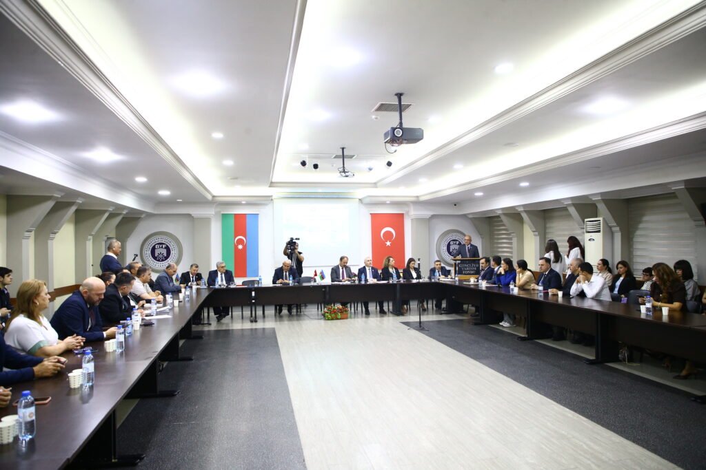 Bakü’de “Şuşa Beyannamesi’nden Türk Devletleri Teşkilatına” Konferansı düzenlendi Bakü'de "Şuşa Beyannamesi'nden Türk Devletleri Teşkilatına" Konferansı düzenlendi