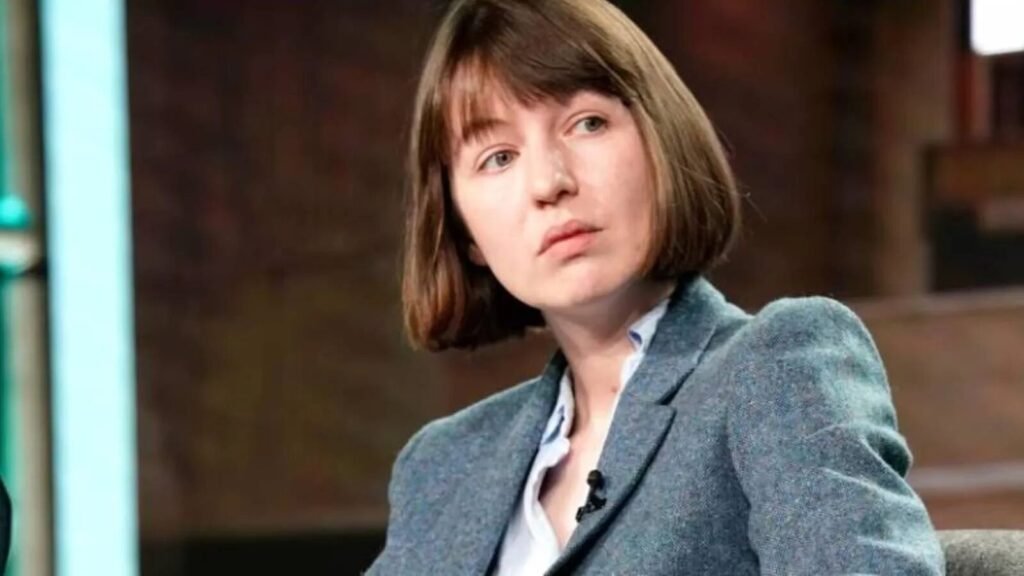 Sally Rooney’nin kitapları, Palestine Action’a desteği nedeniyle İngiltere’de satıştan kaldırılıyor Sally Rooney'nin kitapları, Palestine Action'a desteği nedeniyle İngiltere'de satıştan kaldırılıyor