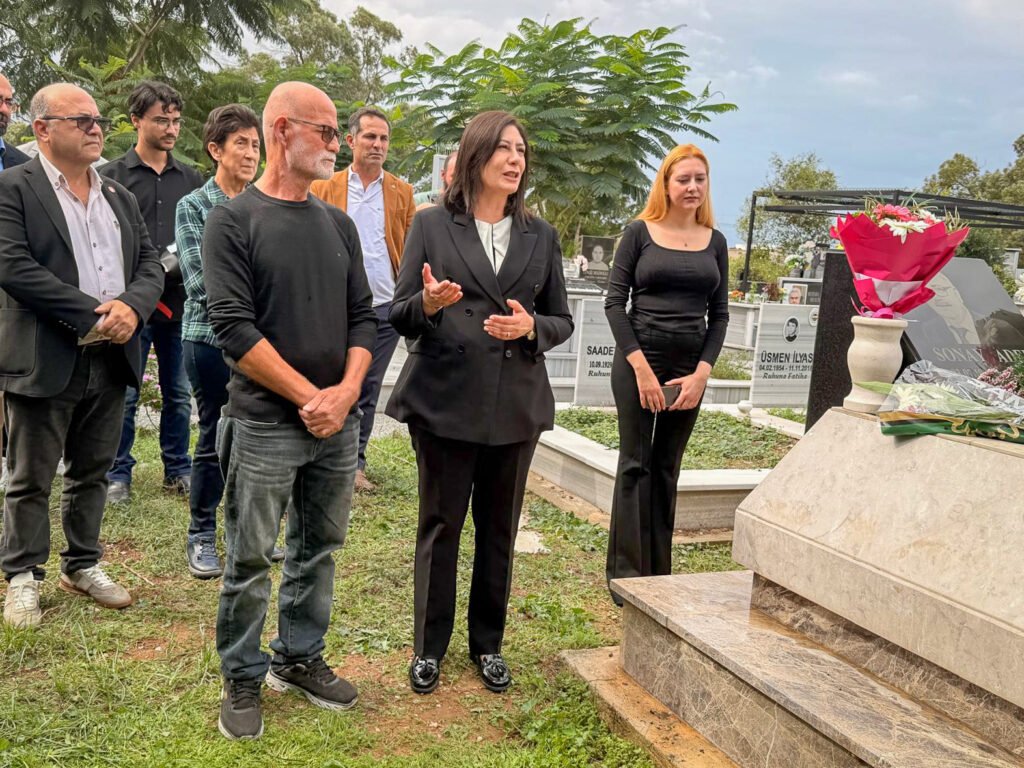 Sonay Adem ölümünün 8’inci yıl dönümünde kabri başında anıldı Sonay Adem ölümünün 8’inci yıl dönümünde kabri başında anıldı