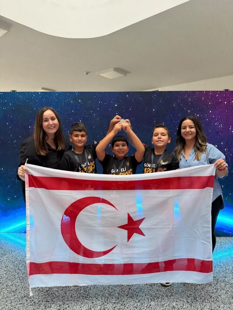 Kıbrıs Robofest öğrencileri Avrupa Drone Futbolu’nda zirvede… Kıbrıs Robofest öğrencileri Avrupa Drone Futbolu’nda zirvede…
