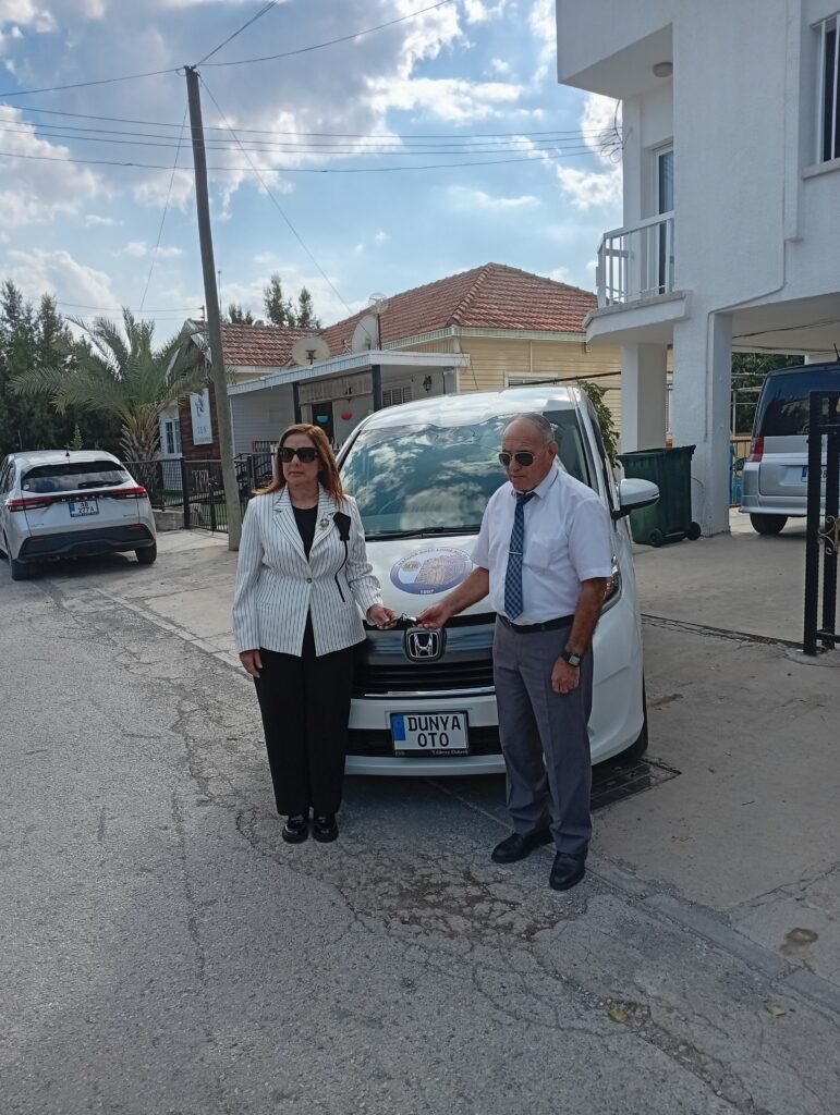 Mağusa Kale Lions Kulübü’nden Kıbrıs Türk Görmezler Derneğine bağış Mağusa Kale Lions Kulübü’nden Kıbrıs Türk Görmezler Derneğine bağış
