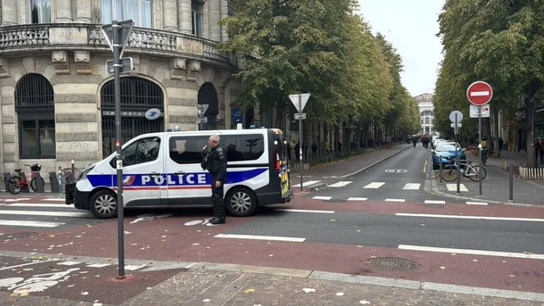 Fransa Cumhurbaşkanı Macron gelecek günlerde sendika dışı eylemlerin her yerde yasaklanacağını açıkladı Fransa Cumhurbaşkanı Macron gelecek günlerde sendika dışı eylemlerin her yerde yasaklanacağını açıkladı