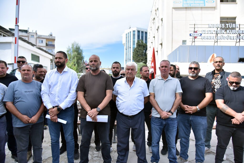 EL-SEN grevinde ikinci gün… Tuğcu: “Taleplerimiz yerine getirilene kadar tüm bölgelerde ve Teknecik'te eylemlerimiz süre