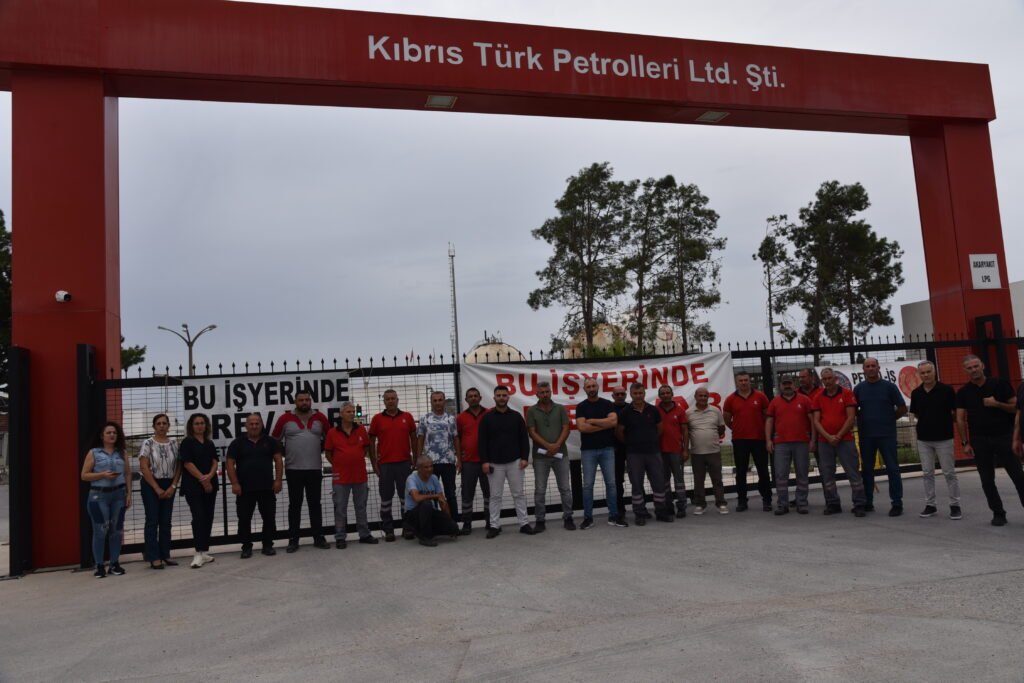 Petrol İşçileri Sendikası Kalecik Dolum Tesisleri’nde süresiz grev başlattı. Bayilere akaryakıt verilmiyor Petrol İşçileri Sendikası Kalecik Dolum Tesisleri’nde süresiz grev başlattı. Bayilere akaryakıt verilmiyor