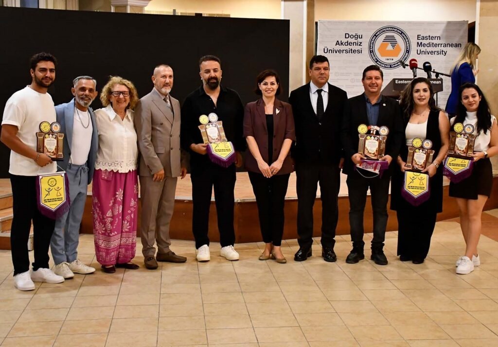 Kıbrıs Türk halk dansı figürlerini içeren filmin ilk gösterimi DAÜ’de yapıldı Kıbrıs Türk halk dansı figürlerini içeren filmin ilk gösterimi DAÜ'de yapıldı