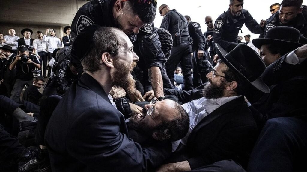 İsrail polisinin Haredilere sert müdahalesinde çok sayıda kişi yaralandı İsrail polisinin Haredilere sert müdahalesinde çok sayıda kişi yaralandı