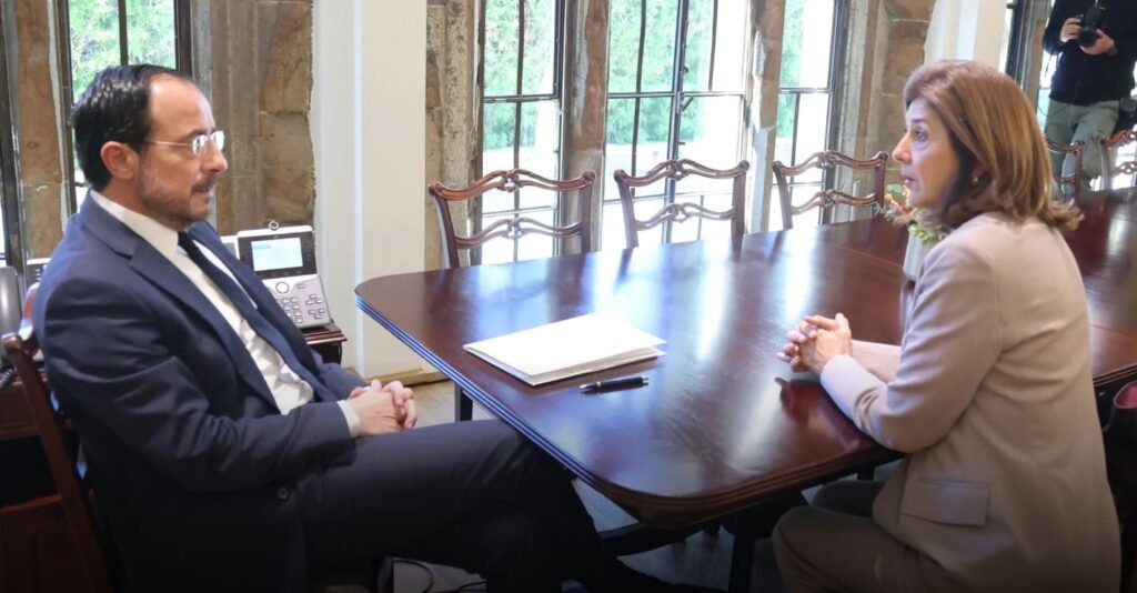 Holguin Hristodulidis ile görüştü: “Kıbrıs sorununda ilerleme sağlanması konusunda iyimserim” Holguin Hristodulidis ile görüştü: “Kıbrıs sorununda ilerleme sağlanması konusunda iyimserim"