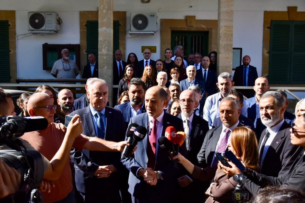 HP YSK’ya başvurdu...Özersay: "Ülkedeki bütün sorunlar çözülebilirdir. Çözmeye talibiz"