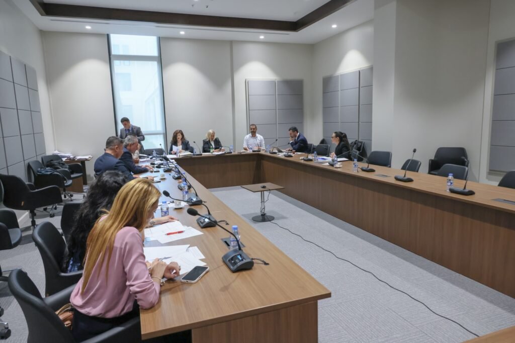 Güvenlik kamu görevlileri ve motorlu araç satıcıları ve ithalatçılarıyla ilgili yasa değişiklikleri meclis komitesinde g