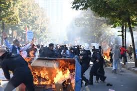 Arnavutluk’ta öğrenci protestoları: Hükümet binaları ateşe verildi Arnavutluk'ta öğrenci protestoları: Hükümet binaları ateşe verildi