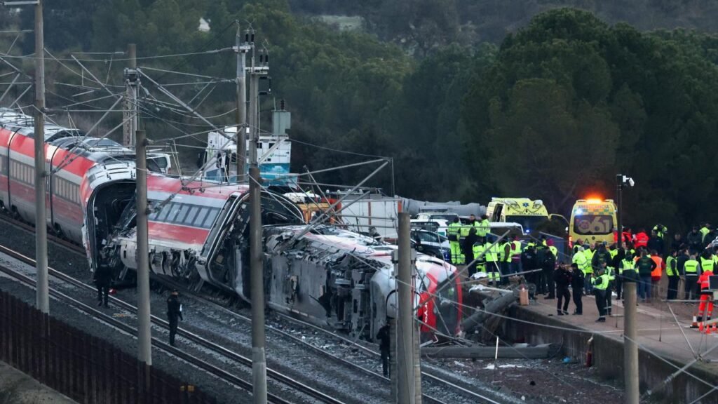 İspanya’da iki hızlı tren çarpıştı…Çok sayıda yaralı var İspanya'da iki hızlı tren çarpıştı...Çok sayıda yaralı var