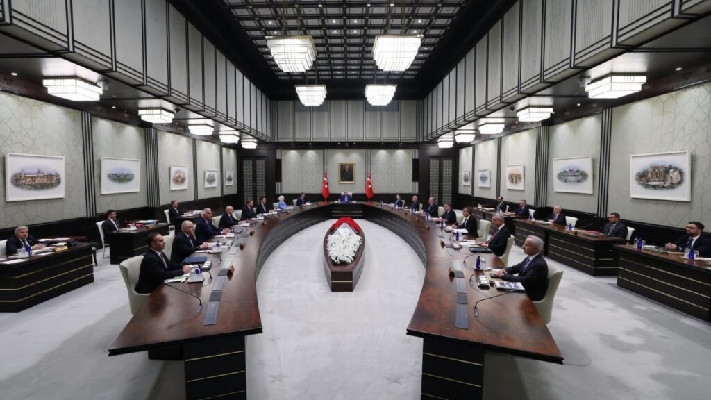 Türkiye’de kabine toplanıyor Türkiye’de kabine toplanıyor