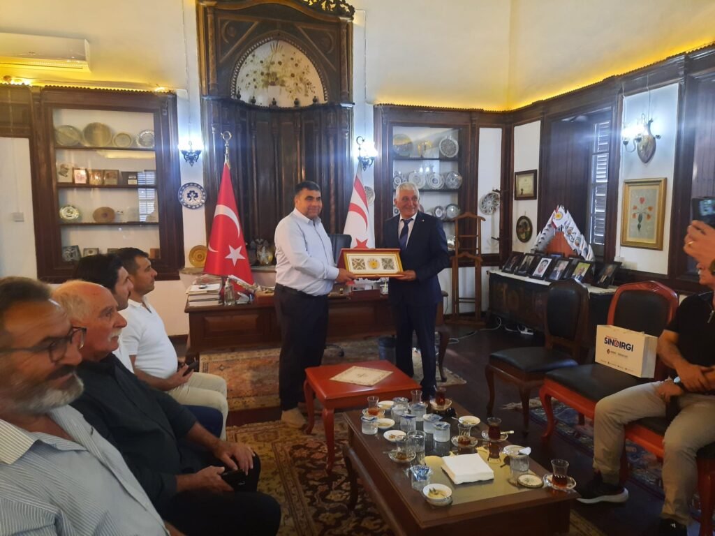 KTBB Başkanı Özçınar, Sındırgı Belediyesi’nden bir heyeti kabul etti