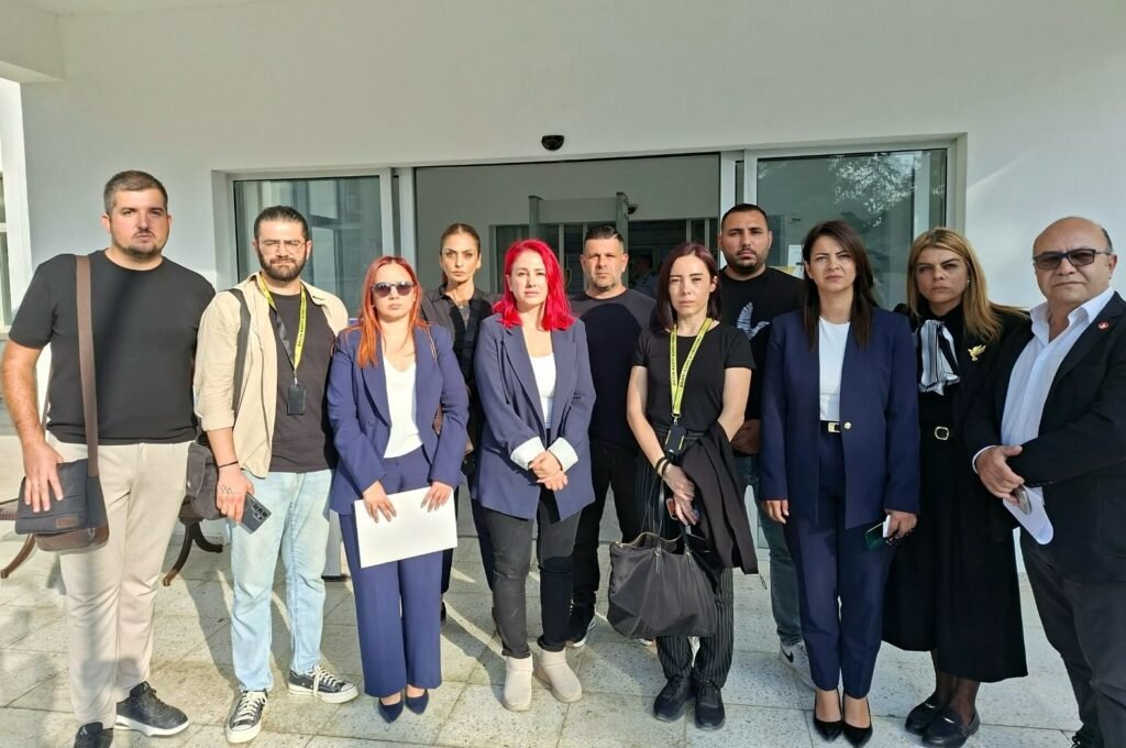 Basın örgütlerinin bugünkü eylemi pazartesi gününe ertelendi Basın örgütlerinin bugünkü eylemi pazartesi gününe ertelendi