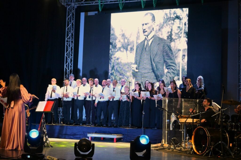 LBO Halk Müziği Korosu konser verdi LBO Halk Müziği Korosu konser verdi