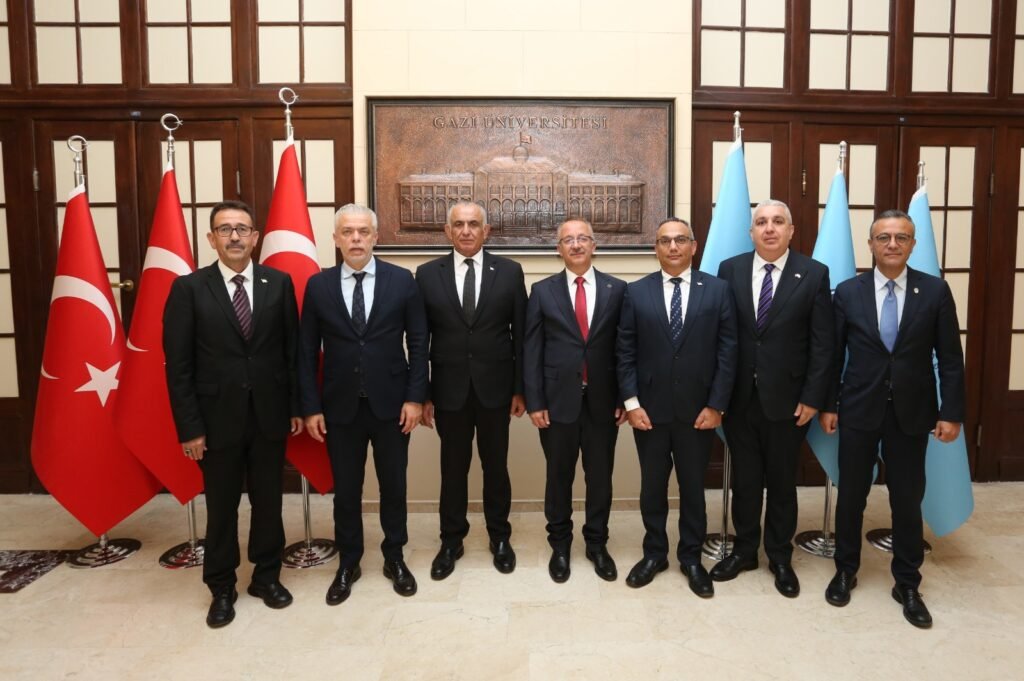 Çavuşoğlu, Gazi Üniversitesi Rektörü Ünal’ı ziyaret etti Çavuşoğlu, Gazi Üniversitesi Rektörü Ünal’ı ziyaret etti